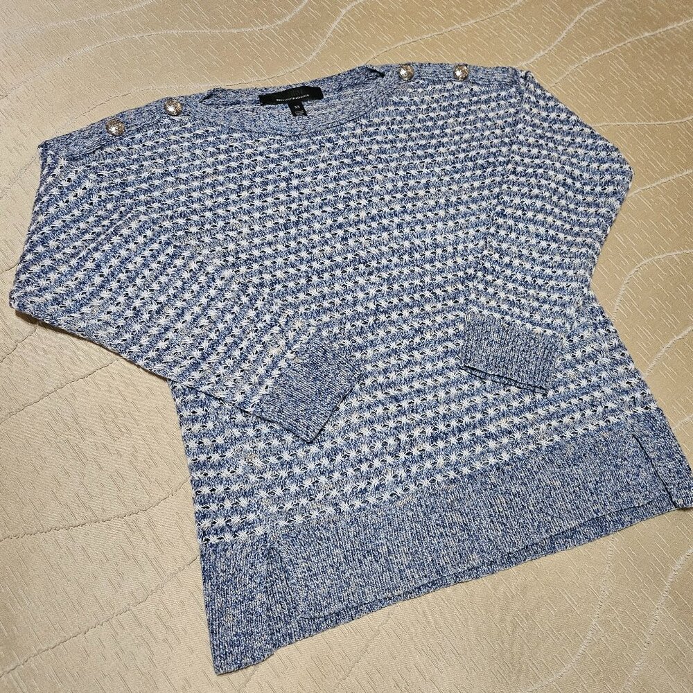 WHBM BLUE WHITE GRAY SWEATER w/ SILVER BUTTON ACCENTS & BANDED HEM & CUFFS SZ XS